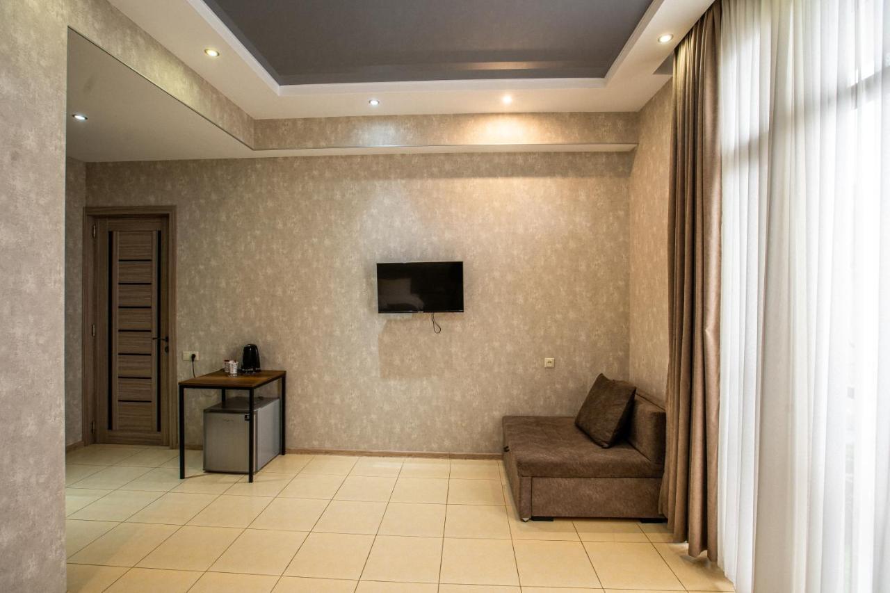 Tbilisi Sea Hotel Bagian luar foto