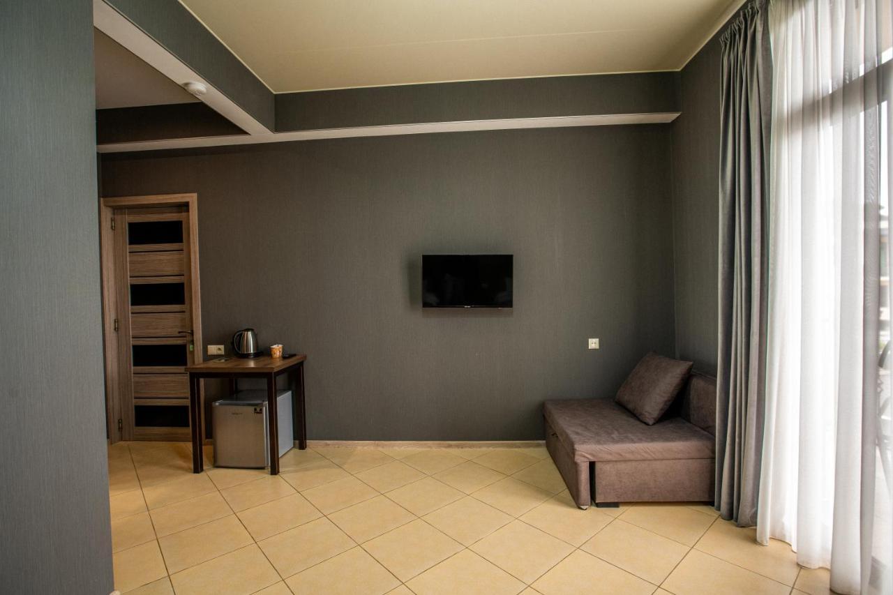 Tbilisi Sea Hotel Bagian luar foto